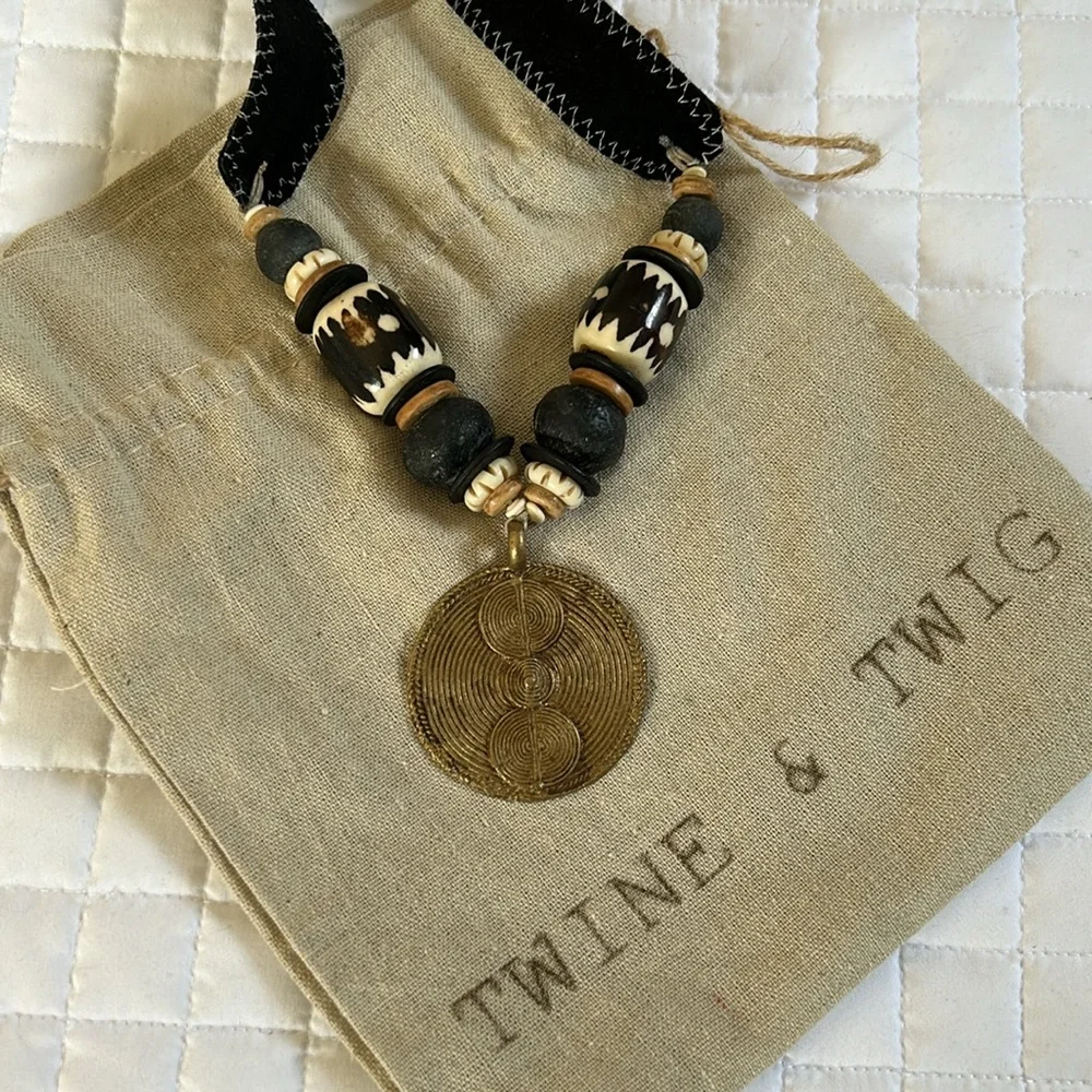 Twine & Twig mud bead and brass necklace - Picture 4 of 4